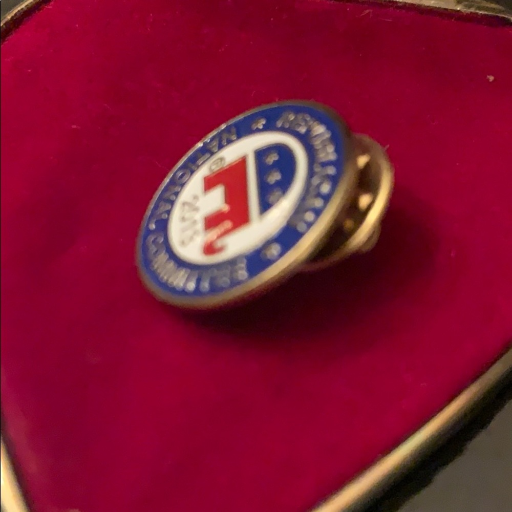 Republican Party Pin - Picture 3 of 3